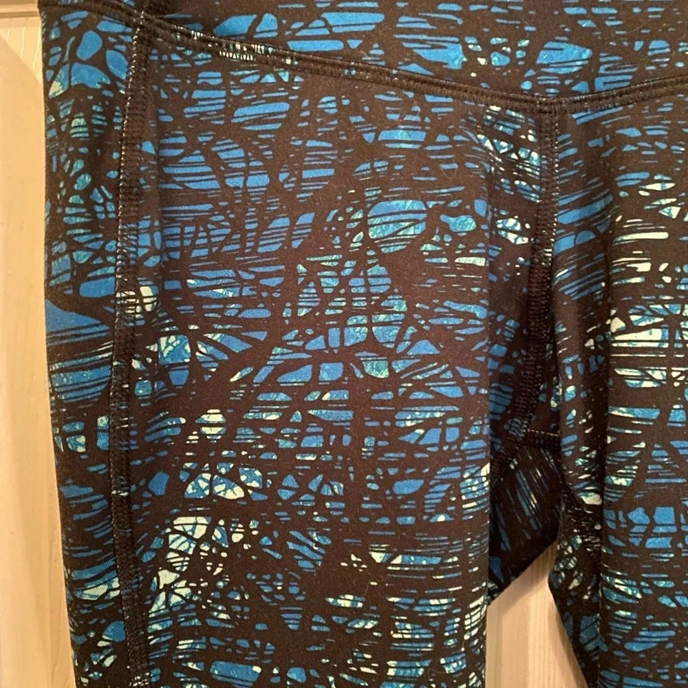 Old Navy Active cropped leggings small - Picture 2 of 7